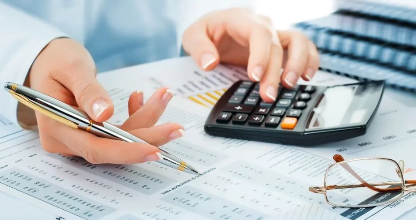 Doanh nghiệp nên kiểm toán định kỳ và sử dụng dịch vụ kế toán chuyên nghiệp để tuân thủ pháp luật thuế